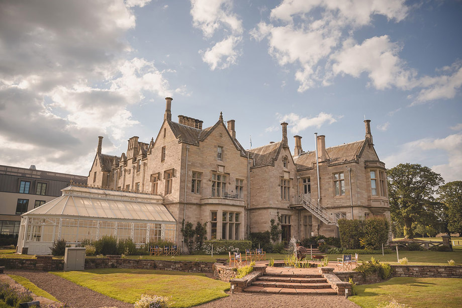 Schloss Roxburghe garden and exterior