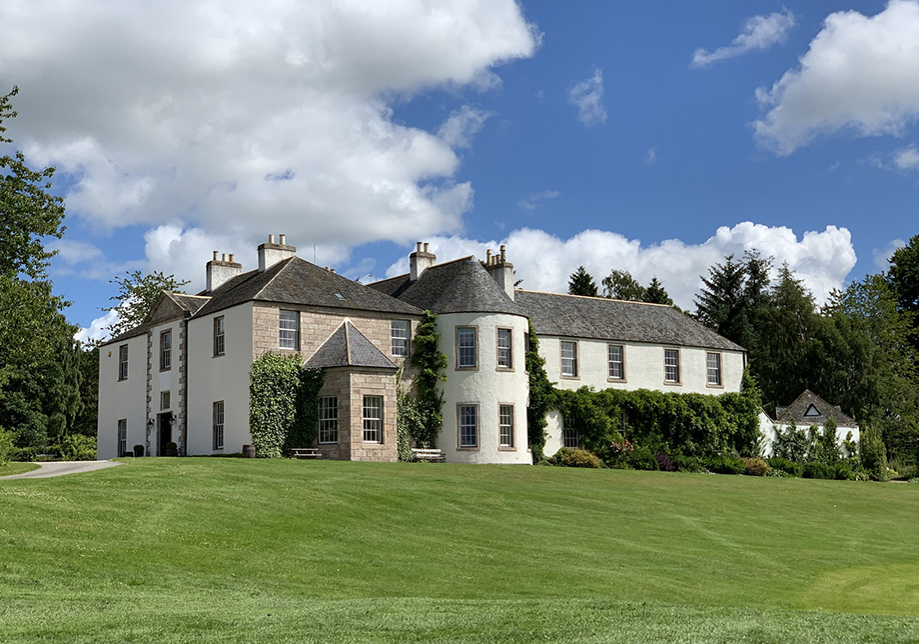 Exterior of Logie Country House, a wedding venue in Aberdeen