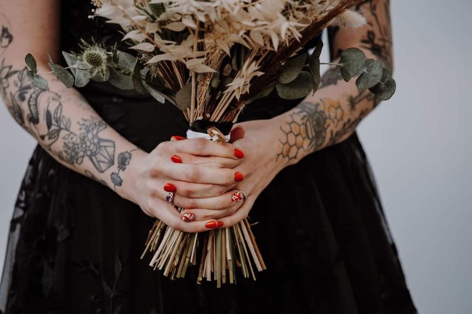 Bride with dried bouquet and red nails with ghost detailing