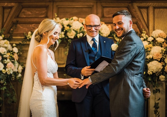 couple at alter exchanging rings