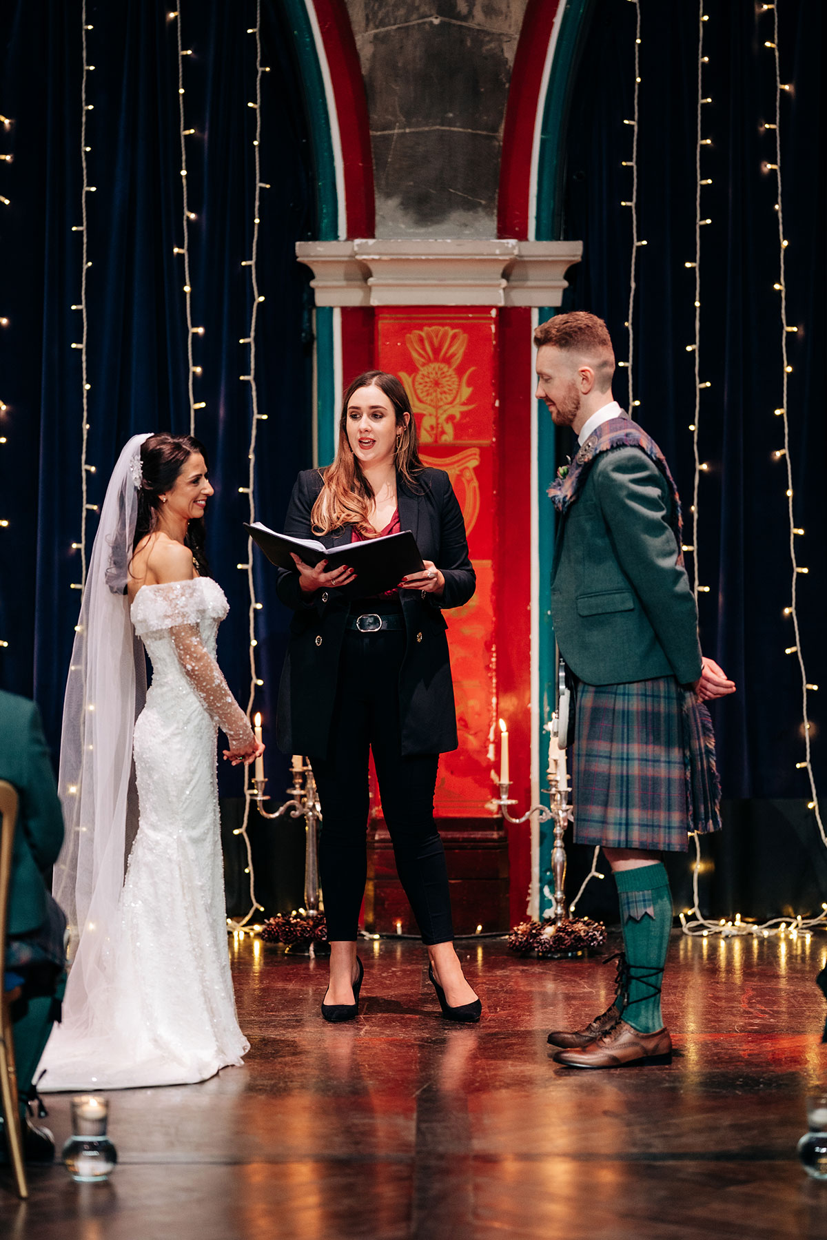 celebrant conducts wedding ceremony for bride and groom at oran mor