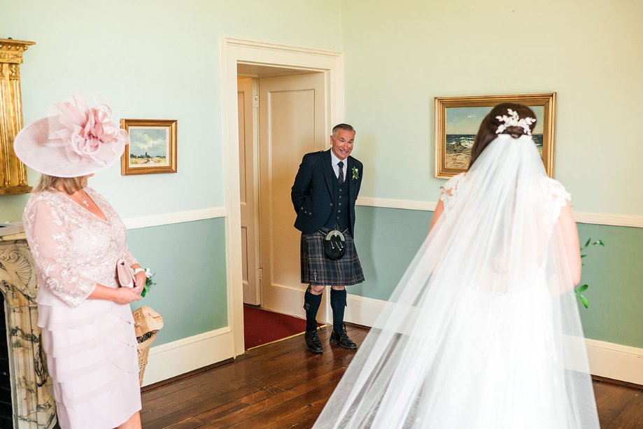 First look with the bride and her father on the wedding morning