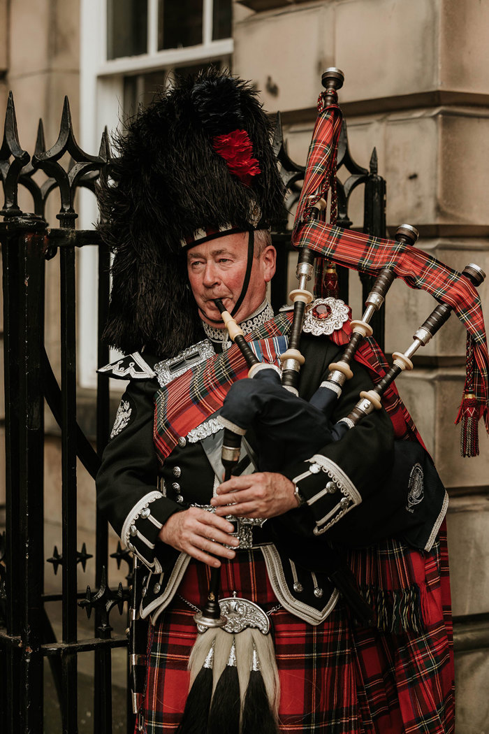 piper at signet library in edinburgh