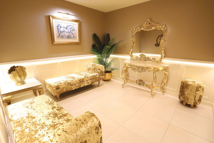 Golden loos in Ingliston Estate