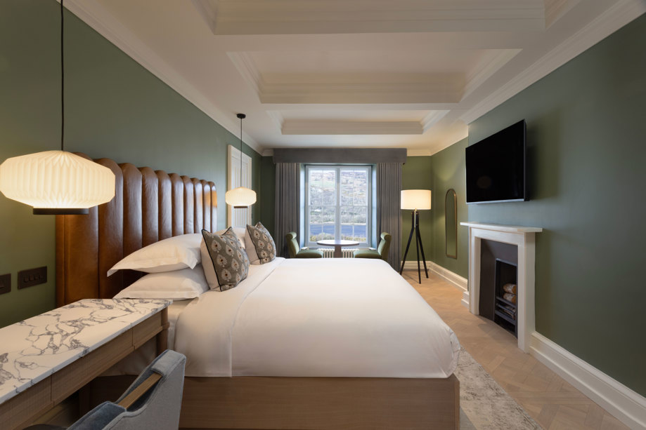 deluxe suite at mar hall that has a large king sized bed