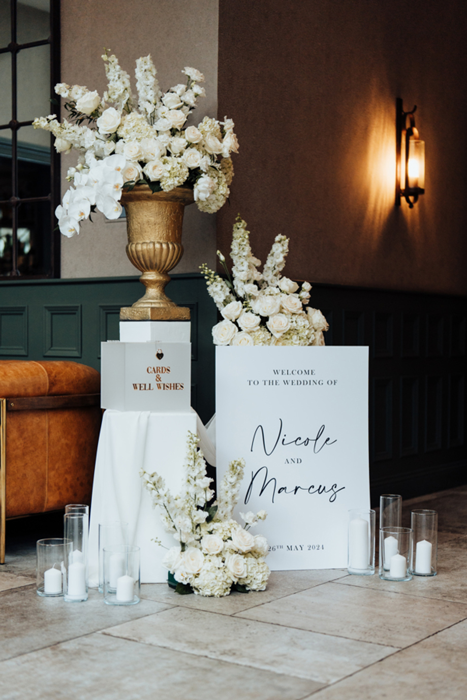 Entrance stationery decor with cream roses and candles